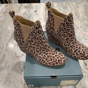TOMS. Kelsey desert tan leopard print suede bootie